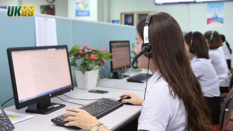Liên hệ UK88 1 Đội ngũ tư vấn viên chuyên nghiệp sẵn sàng hỗ trợ bạn 24/7 tại UK88